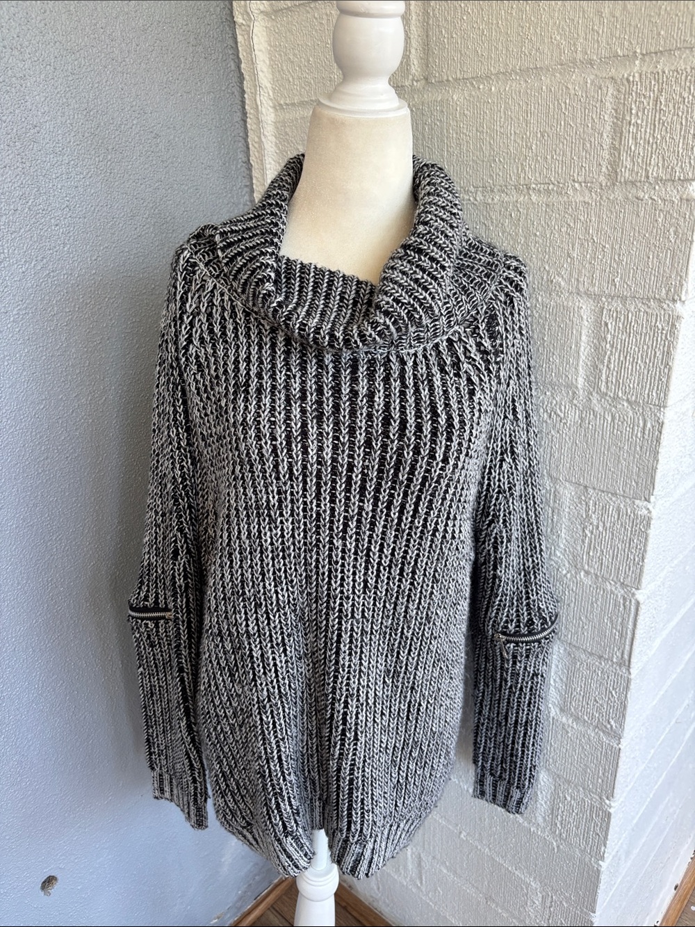 Saks Fifth Avenue Nordstrom Marled Black & White Cowl Neck Sweater sz M